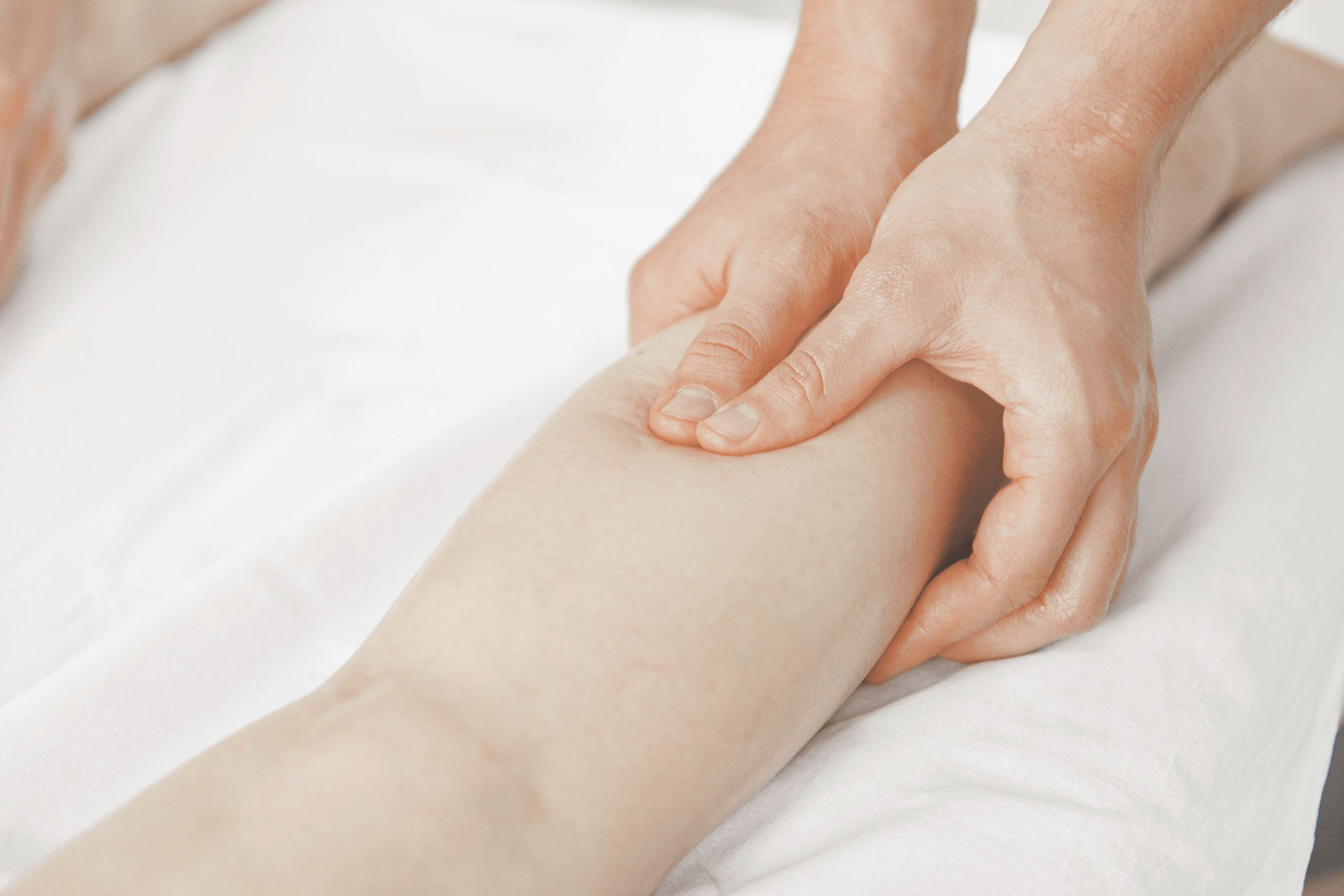 piernas-cansadas-masaje-piernas-ligeras-figueres